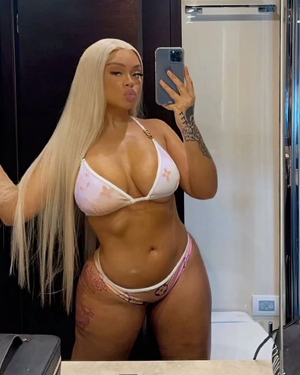 peacheslatto's tweet image. woah latto