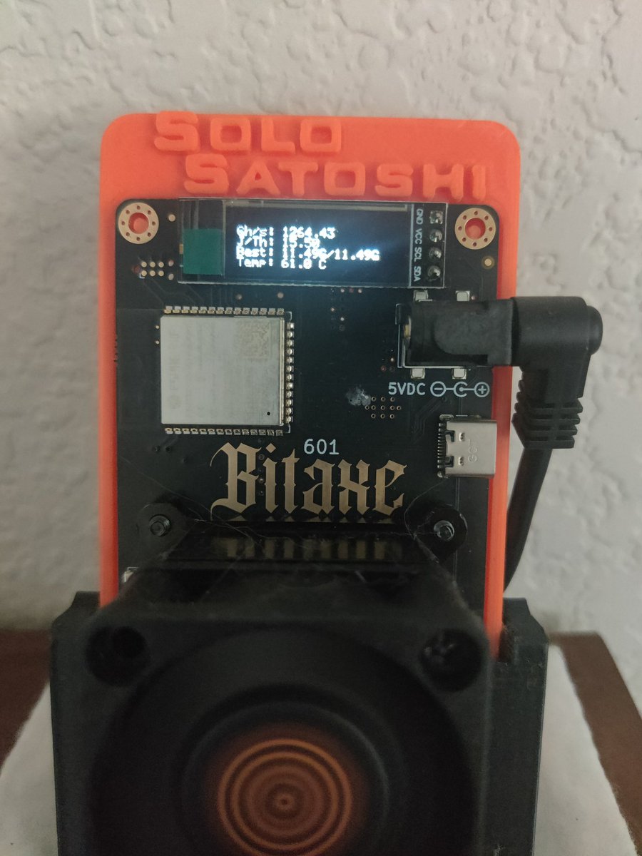 FuriousD5280's tweet photo. That feeling when you check your #Bitaxe and it hit a new all time high difficulty 🤌.

#SoloSatoshi #Bitaxe601 #Homemining #Bitcoin #HODL #BitcoinMining #BTC #SoloBlock https://t.co/jw0yFa3FlY