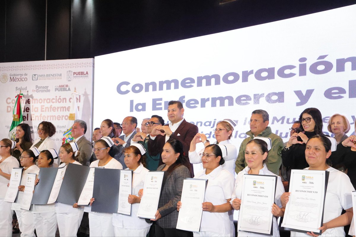 armentapuebla_'s tweet photo. Todo nuestro reconocimiento para las y los profesionales de la salud, orgullosamente poblanos.👩🏻‍⚕️👨🏻‍⚕️🫶🏼

Su entrega es digna de honrar, porque ustedes cuidan a nuestras familias, nosotros cuidamos de ustedes.🩺🙌🏼

#PorAmorAPuebla
#PensarEnGrande https://t.co/l3mU7H0hk1