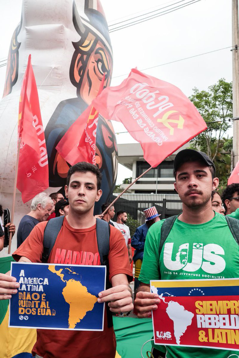 Trump tire suas mãos da Venezuela! 🇻🇪 

Hoje (5), estivemos em frente ao Consulado dos Estados Unidos, em luta contra o ataque à democracia e à soberania do povo venezuelano. O PCdoB seguirá firme na defesa da paz, da autodeterminação dos povos e da integração latino-americana.
