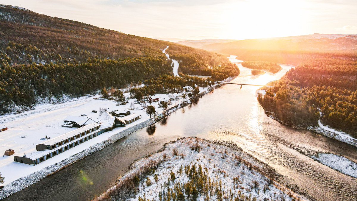 Blue_Parallel's tweet image. At Sorrisniva Arctic Wilderness Lodge in northern #Norway, #LuxuryTravel is shaped by location. Set along the Alta River, the lodge offers design-forward cabins with access to #ArcticTravel experiences, from Northern Lights chases to Sámi-led excursions. zurl.co/wBKJ9
