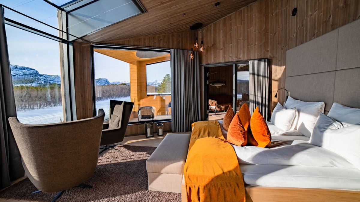 Blue_Parallel's tweet image. At Sorrisniva Arctic Wilderness Lodge in northern #Norway, #LuxuryTravel is shaped by location. Set along the Alta River, the lodge offers design-forward cabins with access to #ArcticTravel experiences, from Northern Lights chases to Sámi-led excursions. zurl.co/wBKJ9