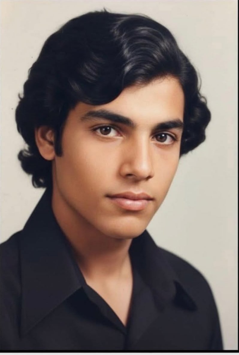 anasaroo5's tweet image. حبيب الروح في شبابه