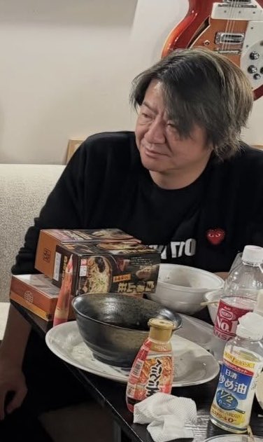 kurowasabe's tweet photo. @NJvvteq0 @zenipenpen 別に持ち直してないよ
歌う時だけ何故か若返るだけで、普段は年相応 https://t.co/7g63OnftB7