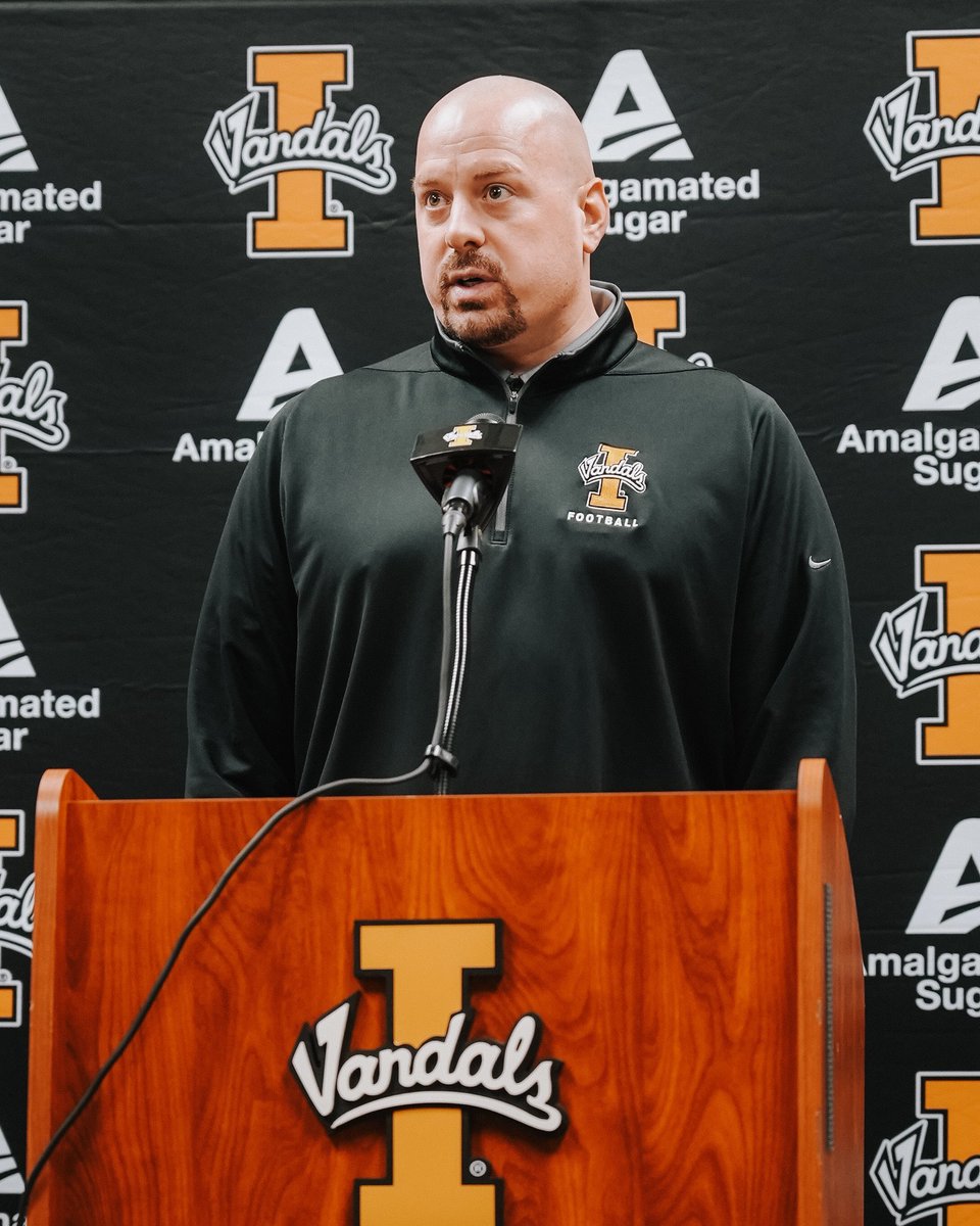 Teach. Motivate. Lead. 

Welcome to the Vandal Family, <a href="/CoachStalker/">Lee Stalker</a>! ✌️ 

🖥️: youtu.be/DNtfCYdA3pQ?si…