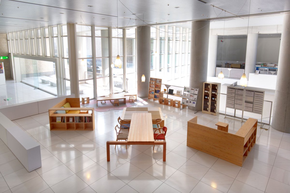 【🎍新年あけましておめでとうございます🎍】
当館は本日より開館しております。
2026年も皆さまのご来館を心よりお待ちしております。

現在開催中の展覧会
【所蔵作品展】2025年度II「空間往来」
会期：2025年12月6日[土]－2026年4月5日[日]