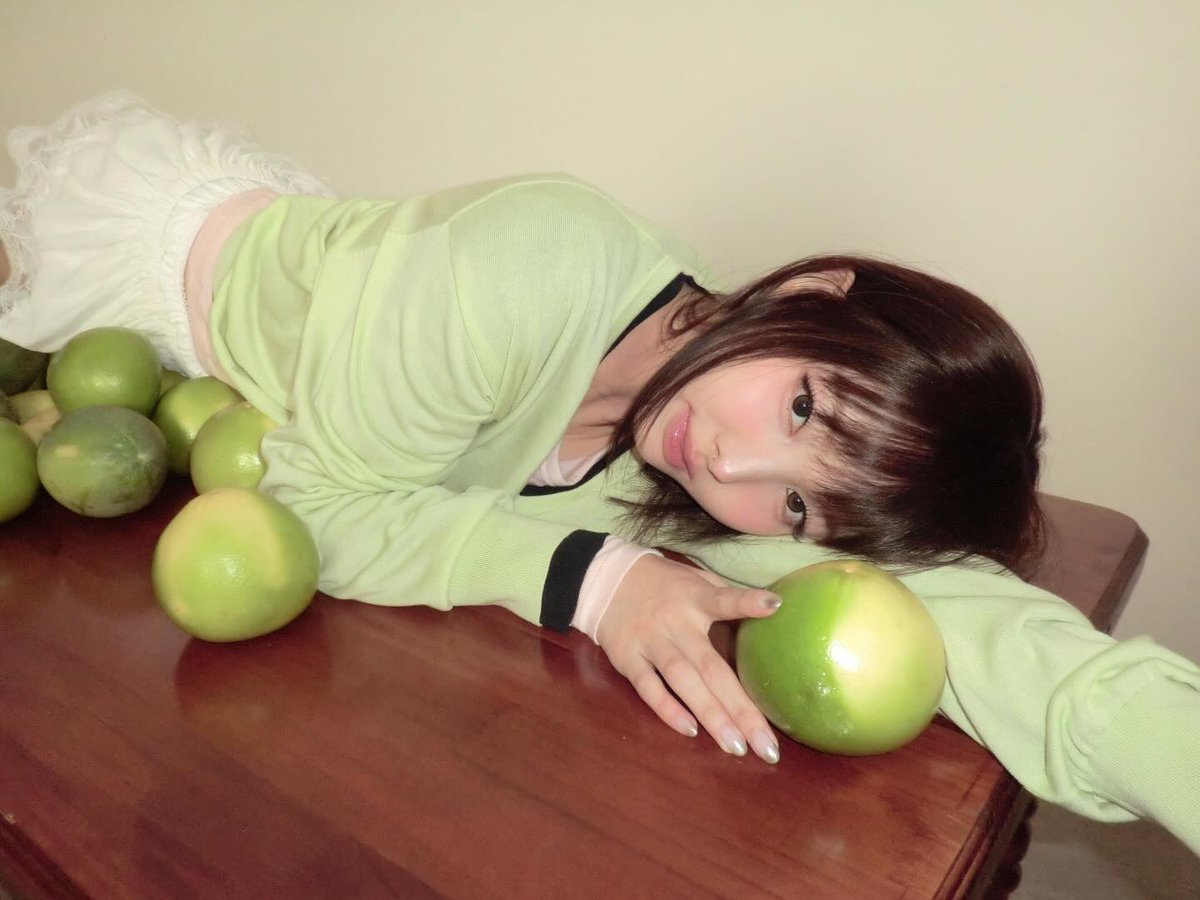 imnayeonarchive's tweet image. OMG??