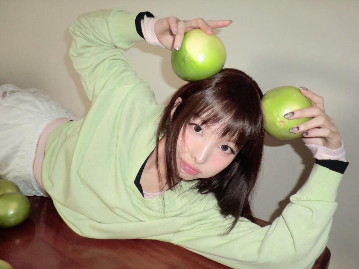 imnayeonarchive's tweet image. OMG??