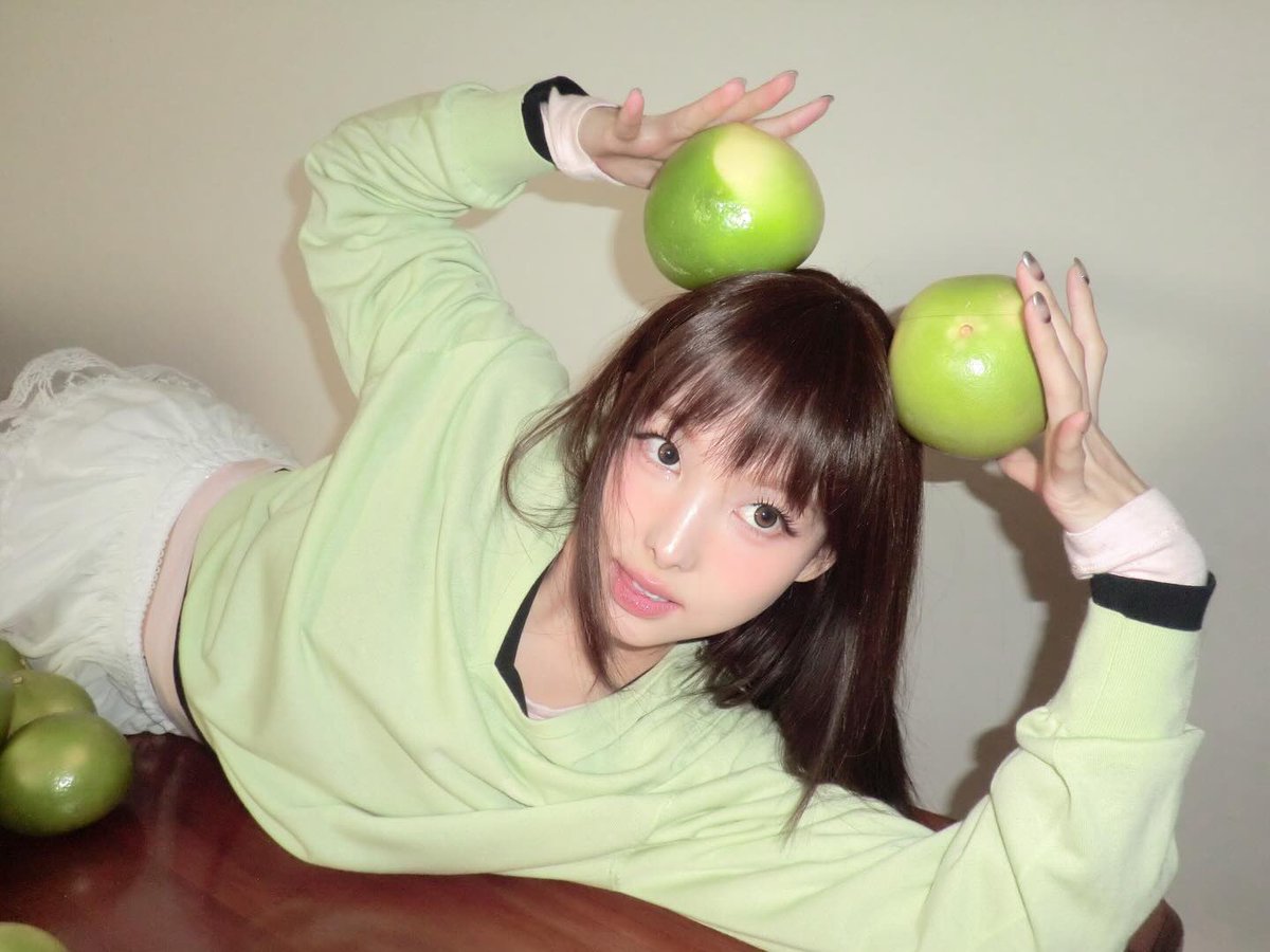 imnayeonarchive's tweet image. OMG??