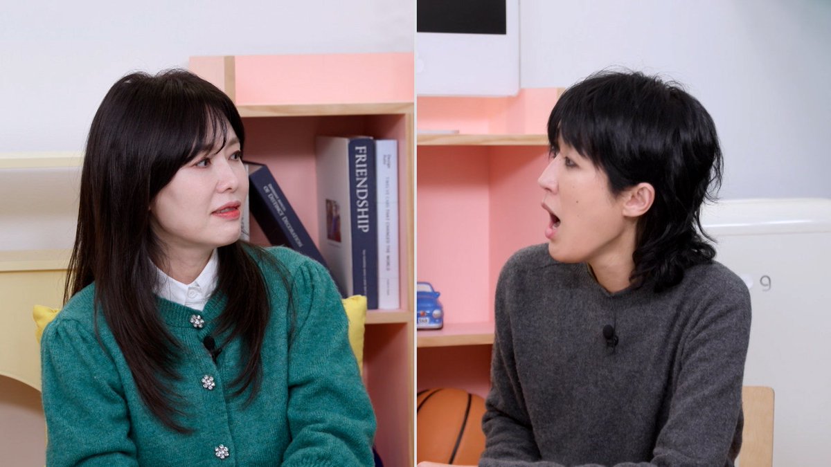 imbcenews's tweet photo. 하희라 "남편 최수종과 마지막 키스? 언제 했냐면…"(옥문아)
#하희라 #HaHeera #최수종 #ChoiSujong #남편 #아내
#키스 #옥문아 #옥탑방의문제아들 #KBS예능 #iMBC연예
신혼 부부를 방불케 하는 최수종·하희라 부부의 일상이 눈길을 끈다.
하희라는 “최수종과 마지막 키스는 언제냐”라며 묻는 옥탑방 MC들의 짓궂은 질문에, 당황한 기색 없이 “오늘은 그럴 시간이 없었고 어제 했다”라며 화끈한 답변을 날려 옥탑방을 뜨겁게 달궜다.
심지어 서로 잘 보이기 위해 몸 관리를 한다고 밝혀 옥탑방 현장을 발칵 뒤집어 놓았는데.
김숙이 “최수종 씨가 아내 하희라 씨에게 잘 보이기 위해 몸 관리를 열심히 한다고 들었는데 맞냐”라고 묻자, 하희라가 “맞다. 저도 가장 가까운 사람인 남편에게 잘 보이고 싶어서 운동한다”라고 밝힌 것.
🔗https://t.co/lEe3jSsgzT
