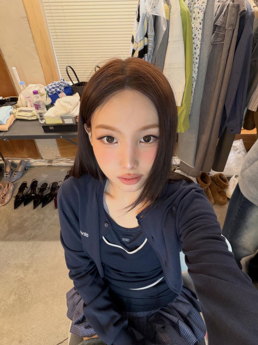 godmitzu's tweet image. NAYEON SENT 43 NEW PHOTOS ON IG