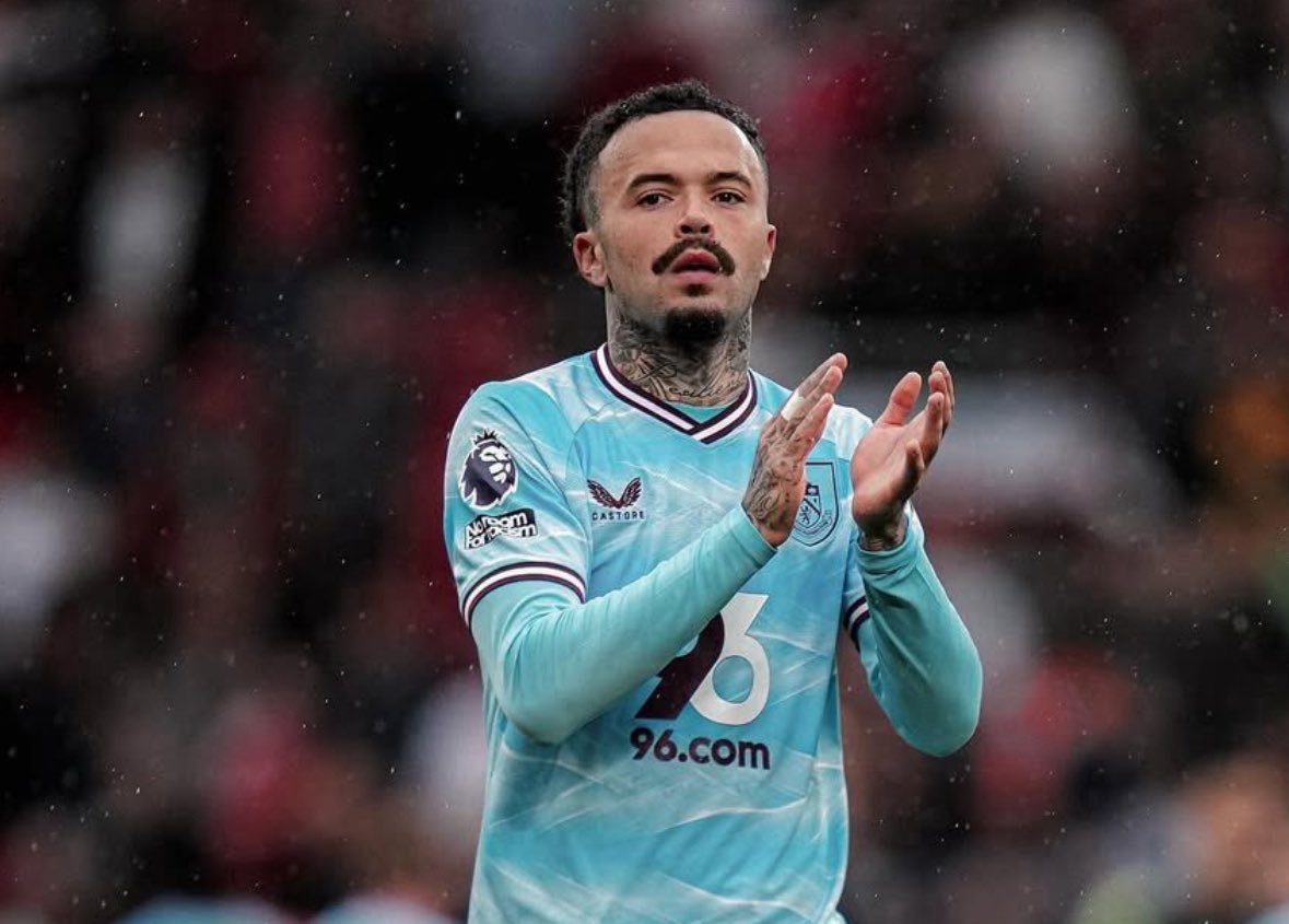 sixpasshere's tweet image. 🚨⚪️⚫️ Besiktas are working on deal to sign Quilindschy Hartman as new left back.

First bid expected soon at Burnley from Besiktas, no issues anticipated on personal terms.

📰| @FabrizioRomano