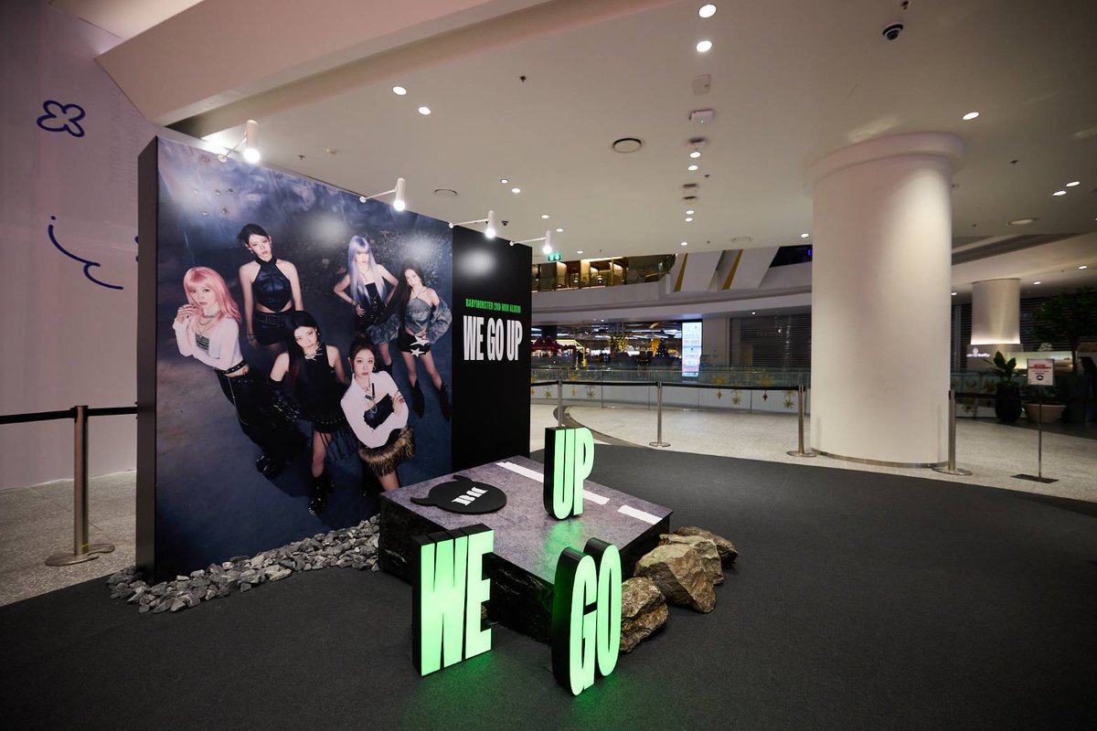 PRSocietyNews's tweet image. “LOVE MONSTERS POP-UP STORE" ครั้งแรกในไทย ชวนเหล่า MONSTIEZ มาเพลินกับบรรยากาศ และเตรียมไปสนุกใน BABYMONSTER “LOVE MONSTERS” ASIA FAN CONCERT 2025 IN BANGKOK กับคอลเลกชันพิเศษและสินค้าสุดเอ็กซ์คลูซีฟที่ยกขบวนมาให้เลือกแบบจัดเต็ม ที่ ไอคอนสยาม

#BABYMONSTER
#LOVE_MONSTERS

YG
