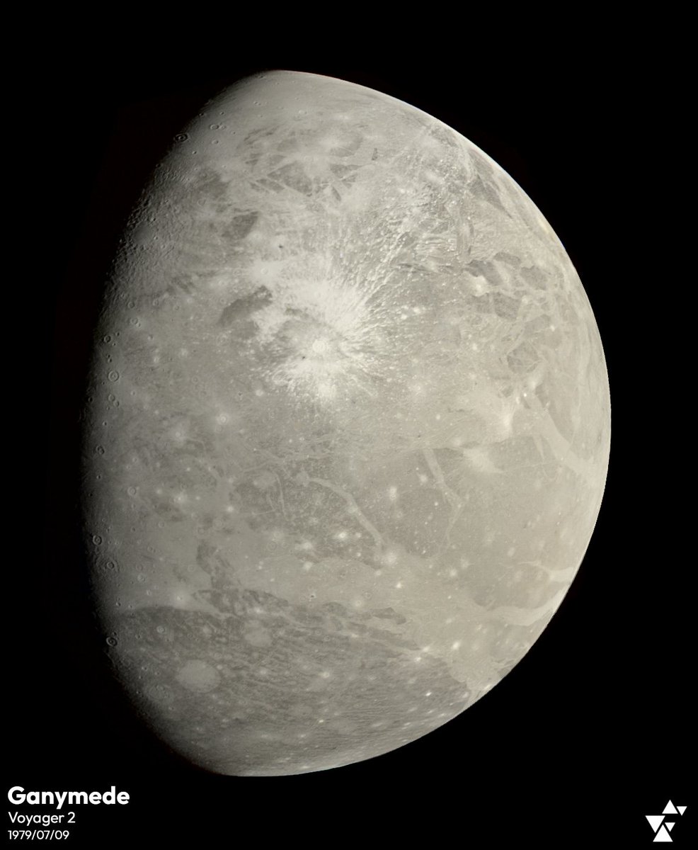 zelario4_f's tweet photo. Ganymede in 1979 from Voyager 2 (mosaic)
true color, processed from the raw data using @aAskaniy's TrueColorTools
a total of 9 color frames were used
the edge of the disk is cut off, so a small simulated view was inserted and spliced in. 
manual processing took ~3.5 hours. https://t.co/7eXMgjhQcY