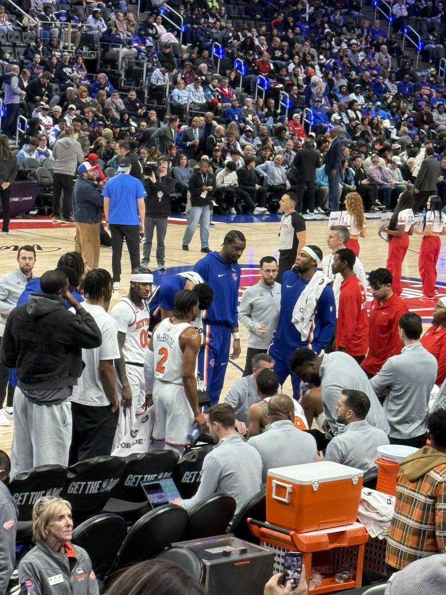 KicksNfitteds26's tweet photo. She just had to be extra. Guess it’s the Detroit in her.  It’s Gametime #NewYorkForever #Detroitbasketball #AhouseDivided https://t.co/j5FvWZ8Ib1