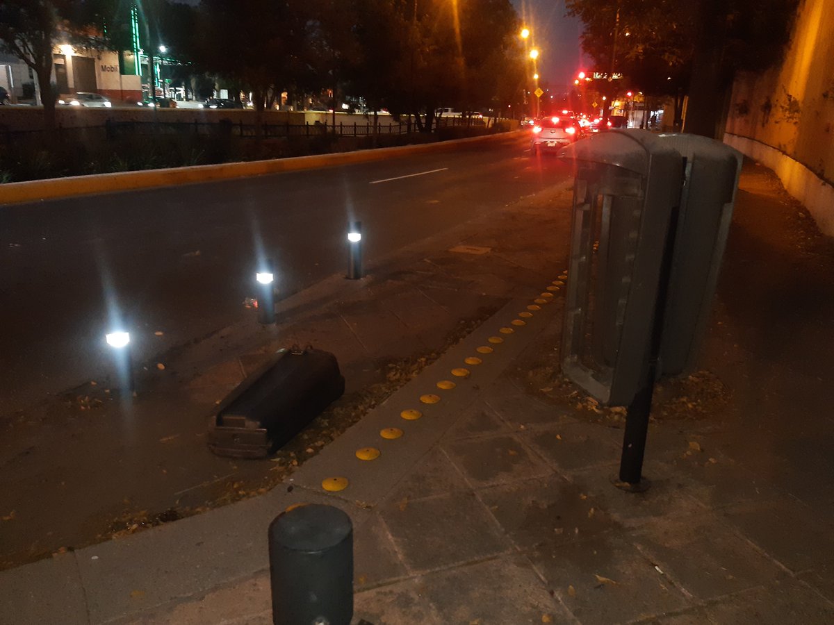 AlvaroceronV's tweet photo. Buenas tardes @qromunicipio agradeceremos su atención con esta papelera en Av Universidad antes de C. M Arista @rtqro @sinper https://t.co/geccqC2db2