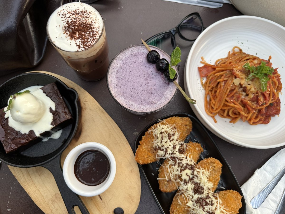 problematicbe's tweet image. 