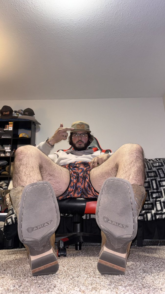 bow under these boots i know you losers can resist these true alpha boots😫😣. while i have you under my boots go buy an item off my wish list.
allmylinks.com/domcorb
#cashmaster #footworship #findom #cashslave #footslave