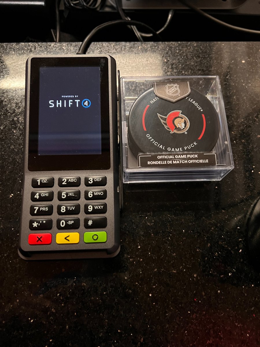Shift4's tweet image. Fast breaks on the ice. Fast payments in the stands.🏒⚡️

Shift4 is proud to power seamless payments for @Senators fans all game long. 

#GoSensGo