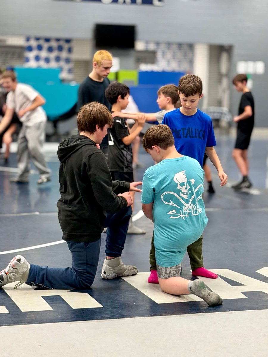 CloverMiddleWrestling tweet media