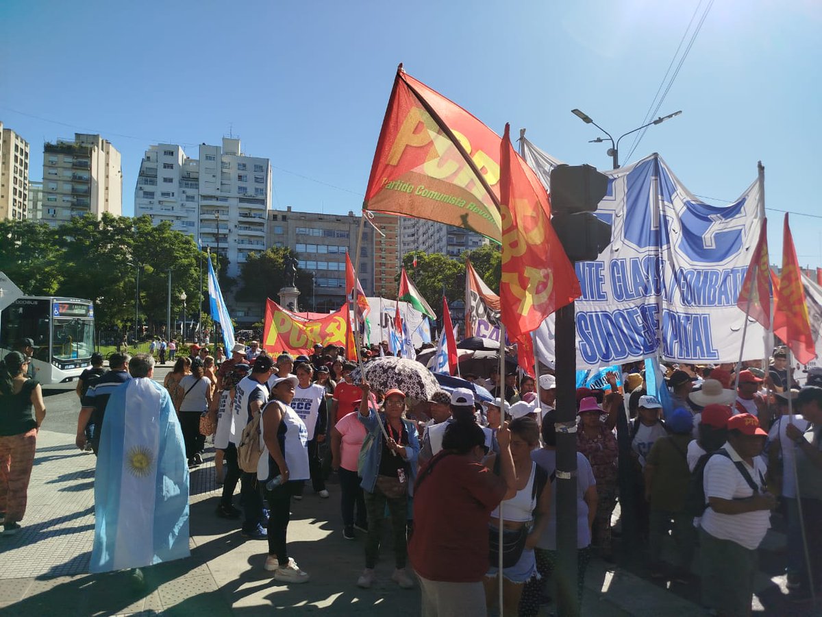 CABA
𝗠𝗮𝗿𝗰𝗵𝗮 𝗮 𝗹𝗮 𝗘𝗺𝗯𝗮𝗷𝗮𝗱𝗮 𝗱𝗲 𝗘𝗘𝗨𝗨 𝗲𝗻 𝘀𝗼𝗹𝗶𝗱𝗮𝗿𝗶𝗱𝗮𝗱 𝗰𝗼𝗻 𝗩𝗲𝗻𝗲𝘇𝘂𝗲𝗹𝗮

Organizaciones sociales, sindicales, políticas, estudiantiles y de derechos humanos nos movilizamos masivamente desde Plaza Italia hasta la Embajada de EEUU para