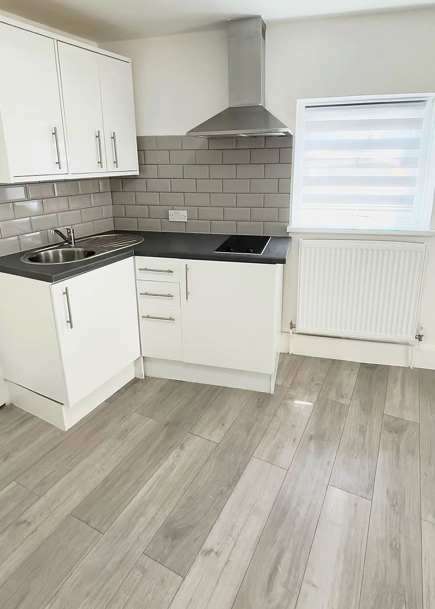 LmestatesLondon's tweet photo. STUDIO FLAT TO LET 
£1050 pcm includes bills 
Greenford road Greenford 
UB6 0HL London
For viewings call 02084239116
London metropolis estates
Lmestates@hotmail.co.uk
https://t.co/TTxsoGqQeU https://t.co/EgjoaRLknz