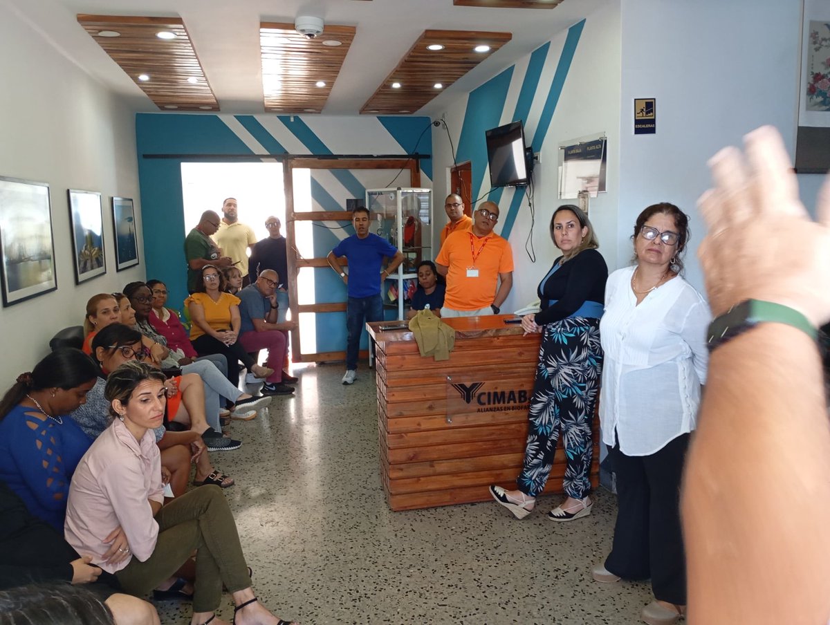 ElizabethCIMAB's tweet photo. Desde CIMAB respaldamos a #Venezuela y rendimos homenaje a nuestros valientes compatriotas caídos en el cumplimiento del deber ante la agresión imperial y genocida. Seguiremos unidos por la justicia y por la revolución. #CubaConVenezuela #CubaHonra https://t.co/I8tJlVKgRy