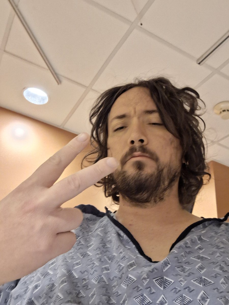 About my absence since last stream, I went cold turkey on the 15th of Dec from alcohol and the negative side effects caught up to me outta nowhere. I got released today and FINALLY my 2026 can begin. I would post some pics of the process but don't wanna spook any1, DM me instead.