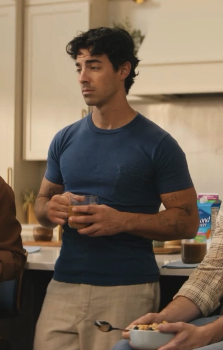 That shirt fits like a GLOVE 😮‍💨😩