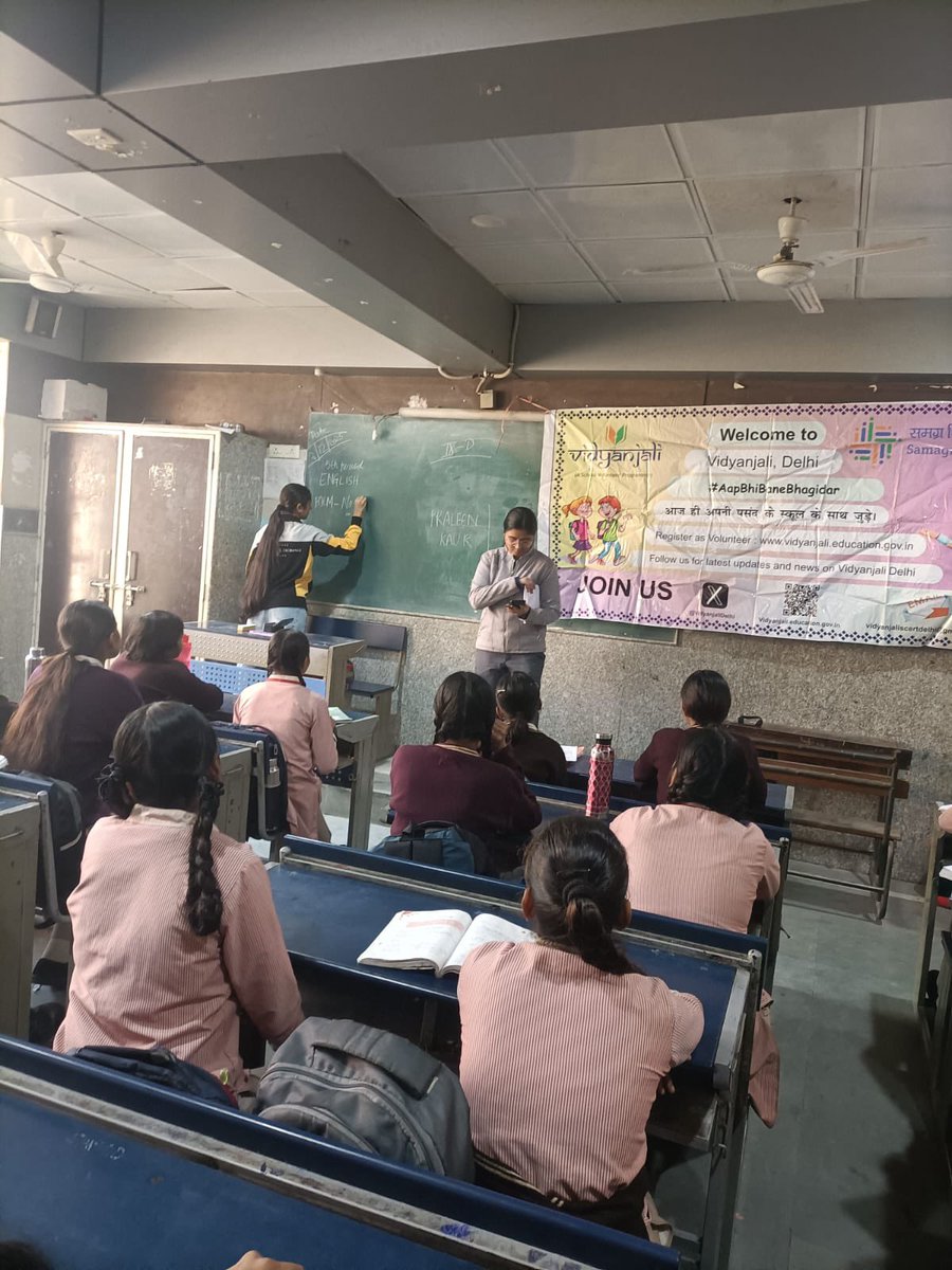 Vidhyanjali activity conducted at GGSSS Shahbad Daulatpur school Subject assistant Activity for physics under Vidhyanjali by DTU students