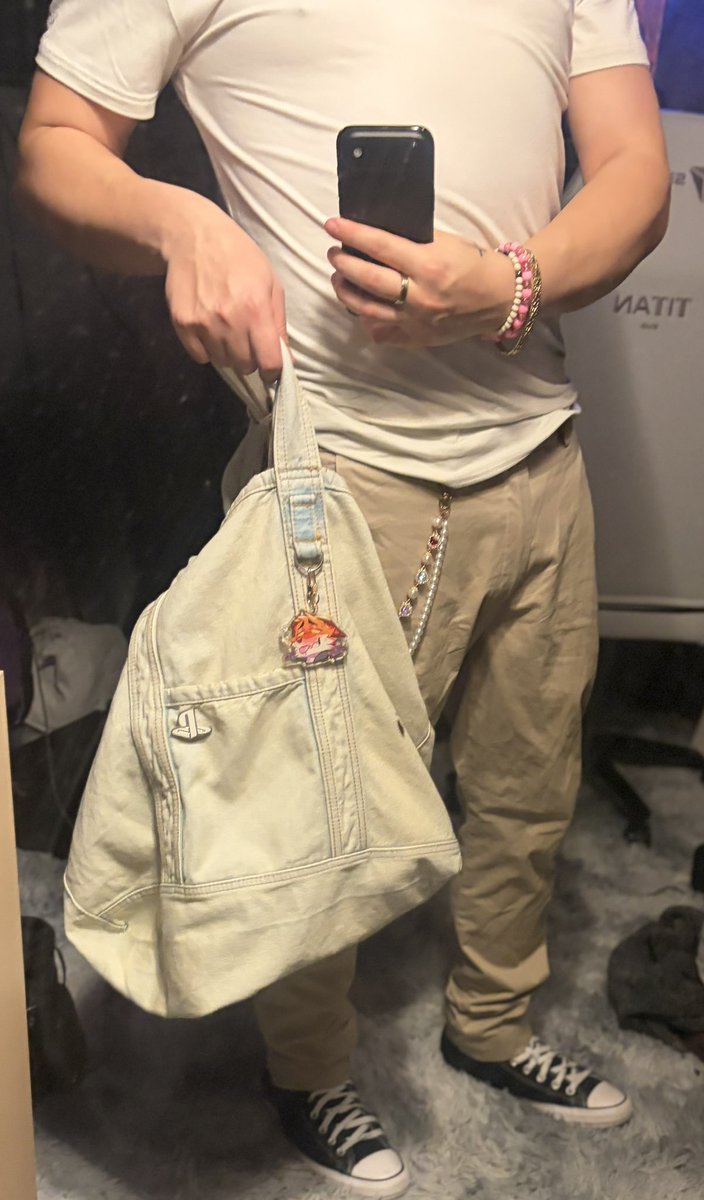 Lavi 🔜 FC tweet media