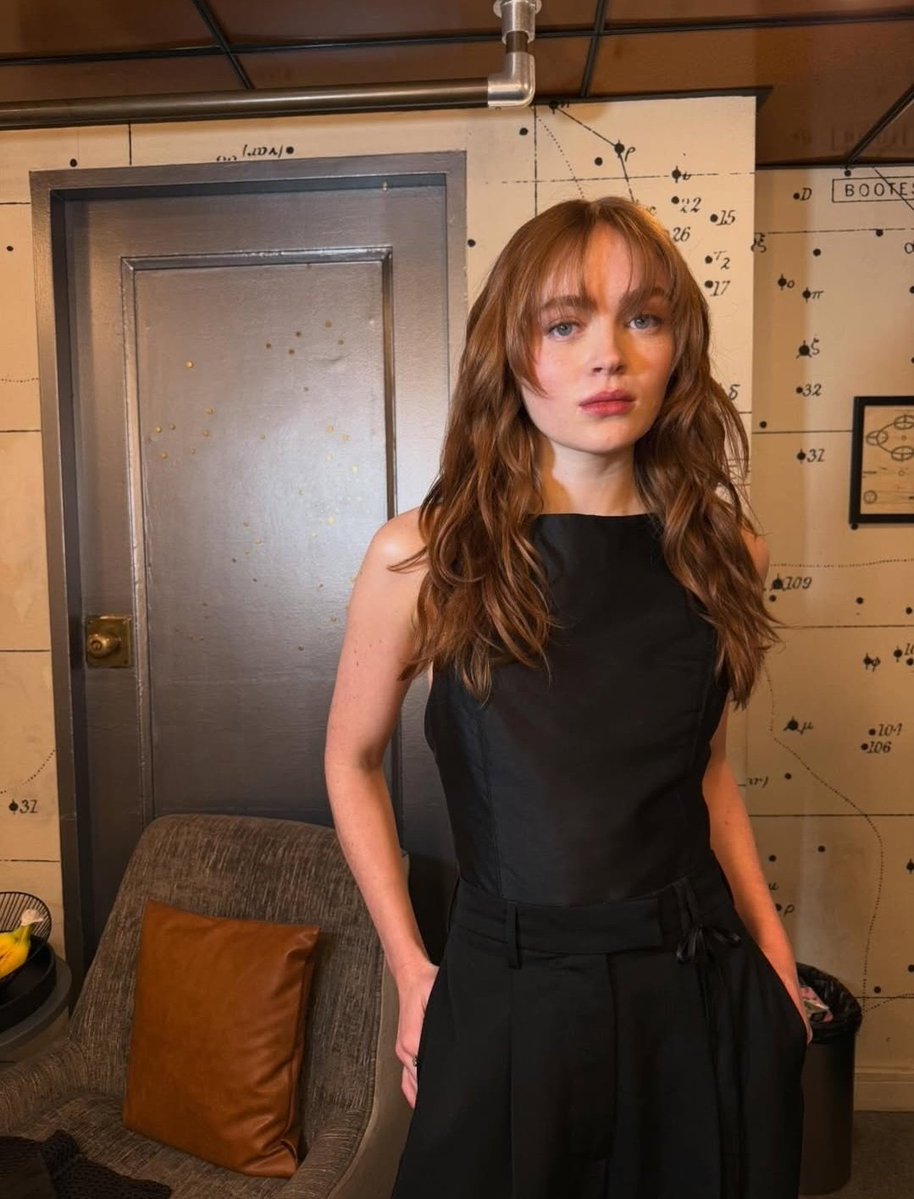 SSinkUpdates's tweet image. Sadie Sink for @FallonTonight wearing vintage Claude Montana 😍😍🫠🫠
📸 Molly Dickson