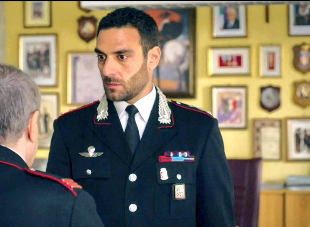 Spoiler ⚠️
Bentornato Capitano 🫡🖤🎬 
.
#donmatteo15 #eugeniomastrandrea