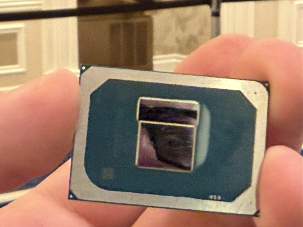 Anshel Sag tweet media