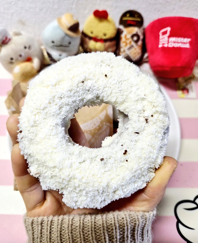 4日(日)にミスドで買ってきたドーナツ6つ、5つめ、 ココナツ&ホイップ