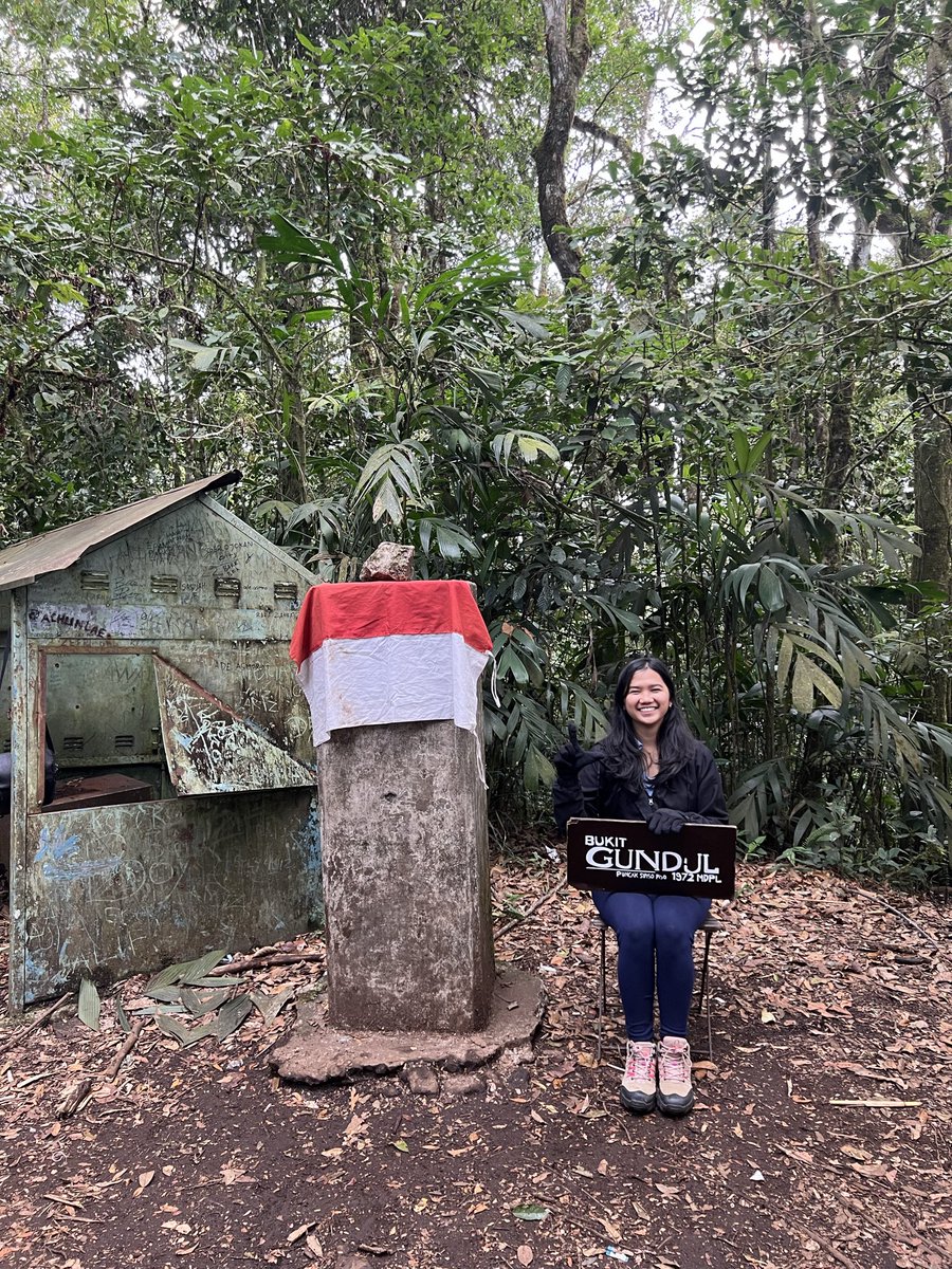 RebeccaOctavia1's tweet photo. Bukit Gundul 🗻📸 https://t.co/Kh5KO59T5h