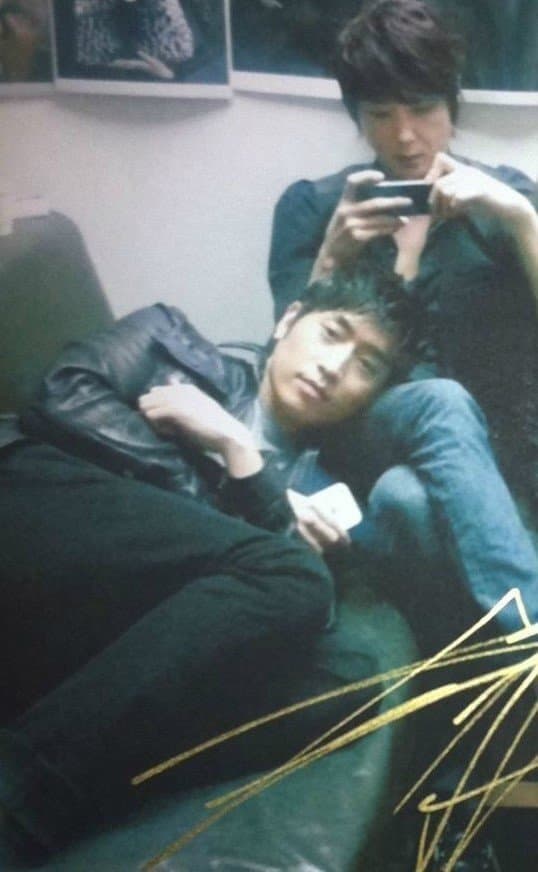 미치숏나요 모습은 청게에 포즈는 약간 농익은 숙성 버전인 거 진짜 셩나좋아서미치겟네 개천재아기박사님