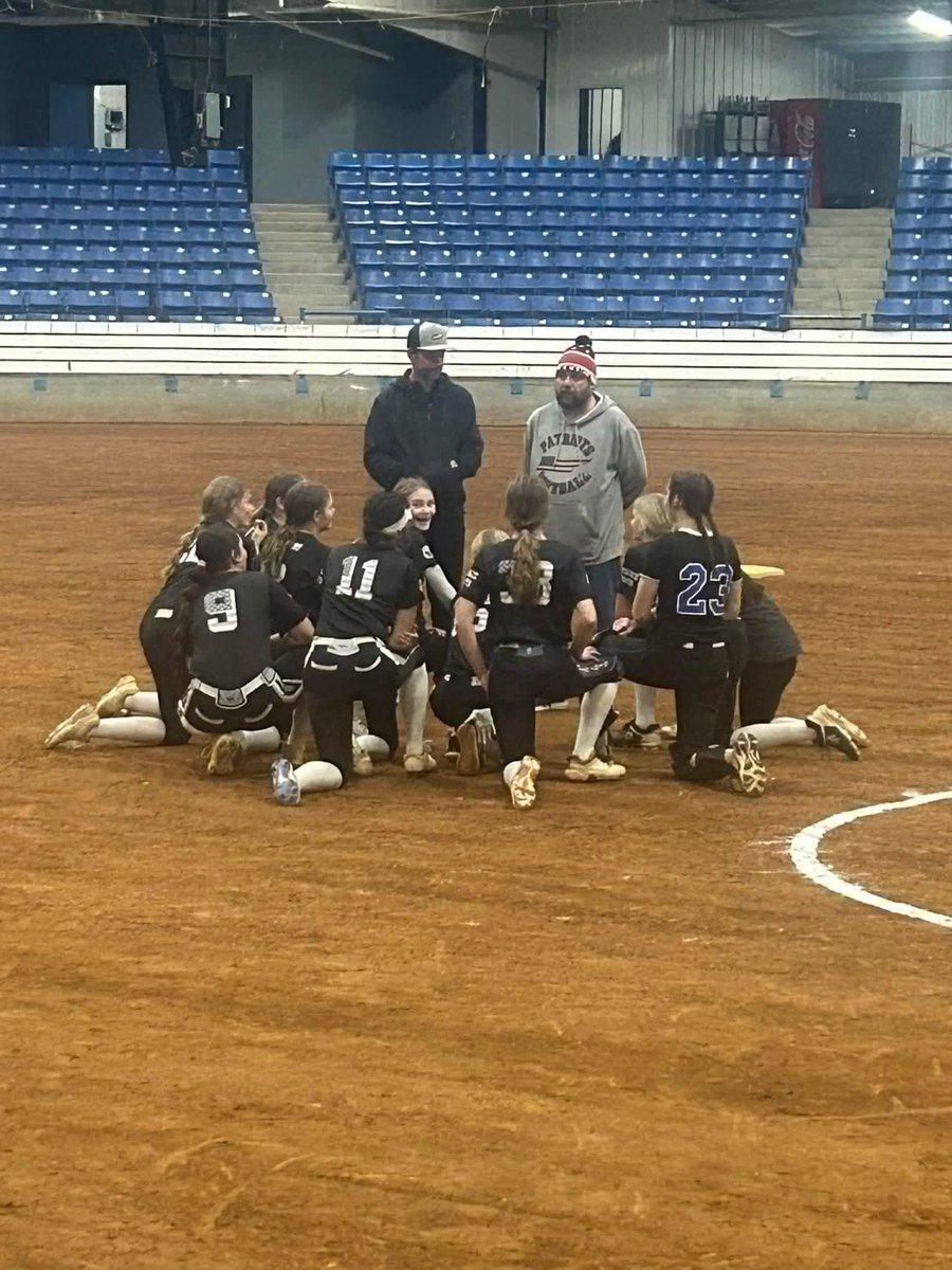 CloeMorgan45's tweet photo. I had so much fun picking up with a bunch of teammates from my old team! Nothing compares to how much I love playing with these girls! https://t.co/lUVPhiiGGq