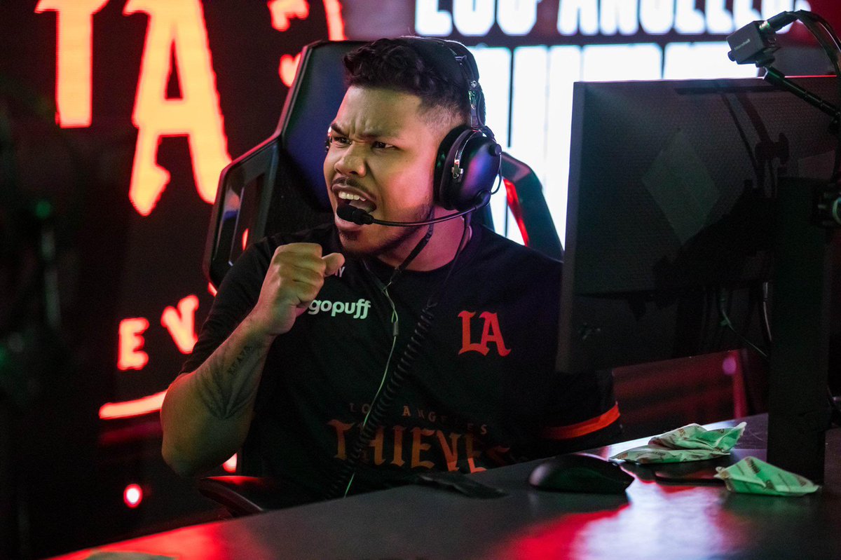 CoD Clipped tweet media