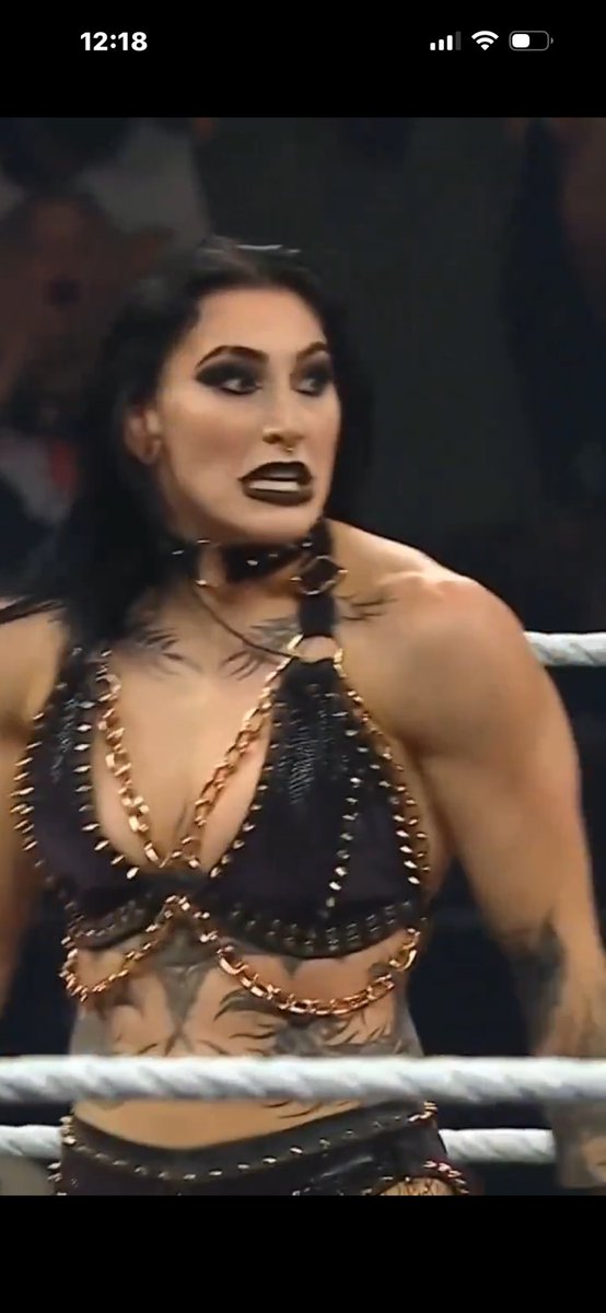 c3690459's tweet image. The Demon Was On Fire 🔥🇦🇺💪😈🏆🖤
#WWERaw 
#TagTeamChampion