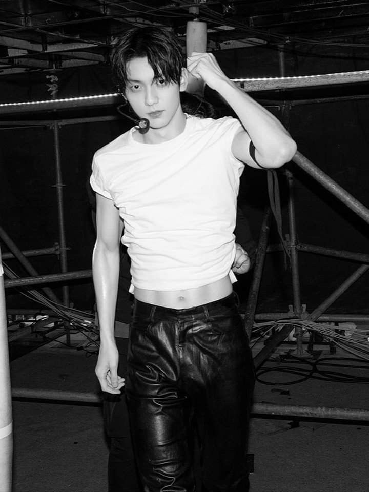 soopsoob's tweet image. Him him him