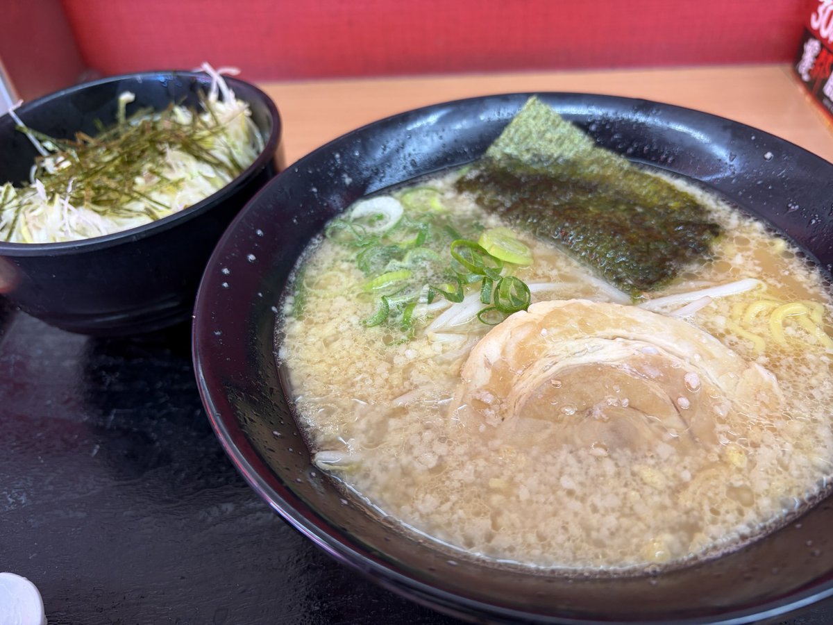 biroshing's tweet image. お気に入りの場所へ行きにんたまラーメンをいただく。そして千人画廊。
満足。