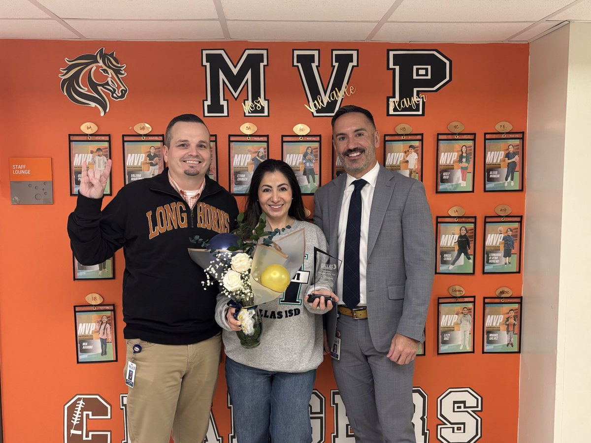 Region6_DISD's tweet image. Congratulations to Principals Zia Martinez @chapelhillpl, Herschel Carter @marshprep, Phillip Meaker @WHILA_Hawks, and Kelly Brennion @BrennionKelly for being recognized as our Region 6 Principals of the Year!! Thank you for your unwavering commitment to @dallasschools students!