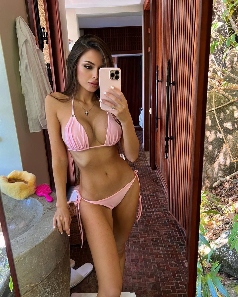 RussianKatyaa's tweet photo. No AI or neural network can ever beat a real, live photo like this one 😏💕
Pink bikini, vacation vibes, and 100% authentic Russian girl energy 🇷🇺✨
What do you think — real always wins? 👇
#RealIsBetter #NoAI #RussianGirl #VacationMood” https://t.co/yuMKcaeqHA