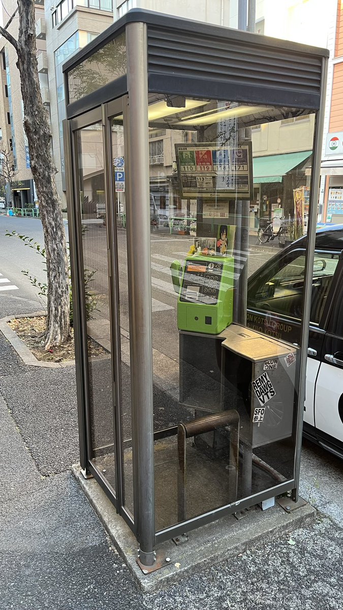 EmirGndzzz's tweet photo. @manarock69 Last week it even had toys and a notebook. They are removing them now https://t.co/zqvt9x1Uxr