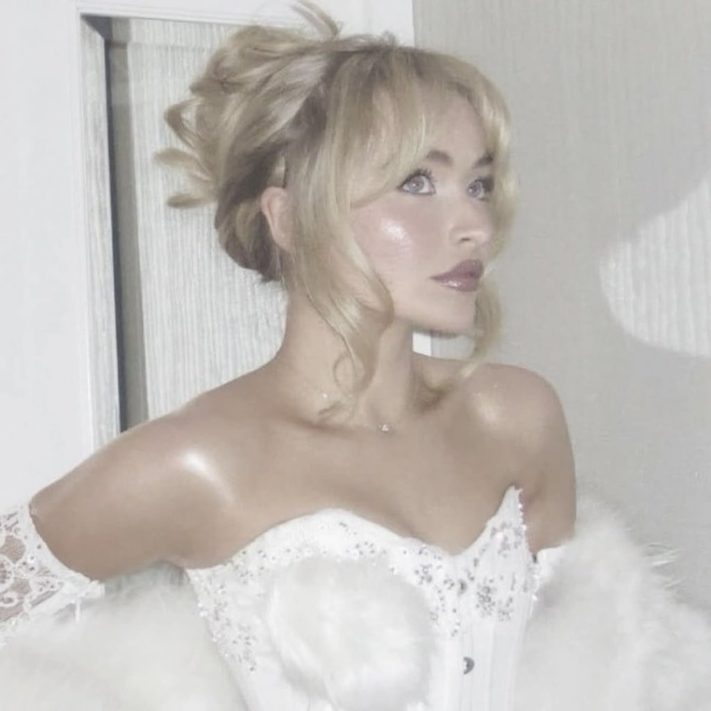 scharmingws's tweet image. ᅟ

⠀⠀⠀˛  𝒐𝒏𝒆  ——  𝒔𝒊𝒅𝒆𝒅  𝒍𝒐𝒗𝒆  ;  you  can  walk  away  but  heart  will  still  𝒂𝒄𝒉𝒆  to  be  with  yours  .  jump  out  of  my  chest  and  run  to  you  ,  𝒃𝒆𝒈𝒈𝒊𝒏𝒈  to  keep  it  safe  .  ՙ

ᅟ