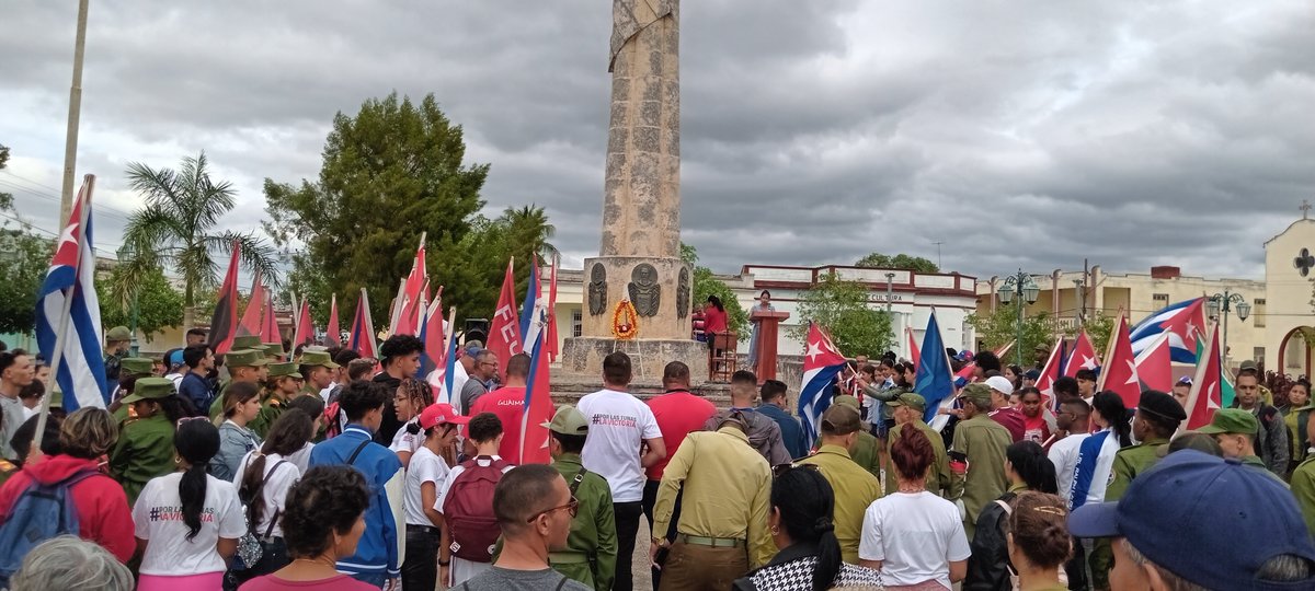 🇨🇺❤️ Como hace 67 años, los agramontinos reeditaron la histórica Caravana de la Libertad 

#CubaViveEnSuHistoria
#100AñosConFidel