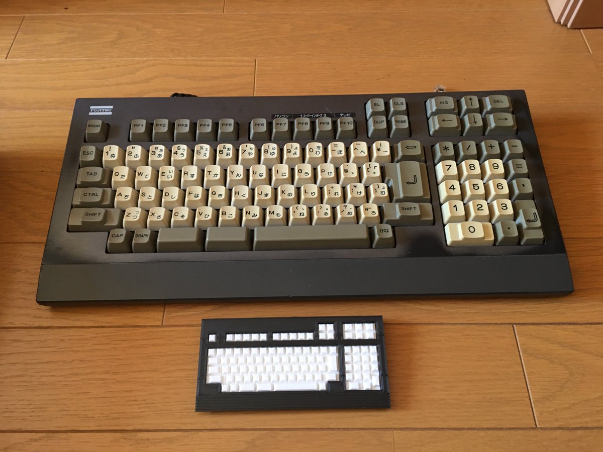キーボードの上部パーツの再印刷が終わったので、最後にFM77AVと一緒に