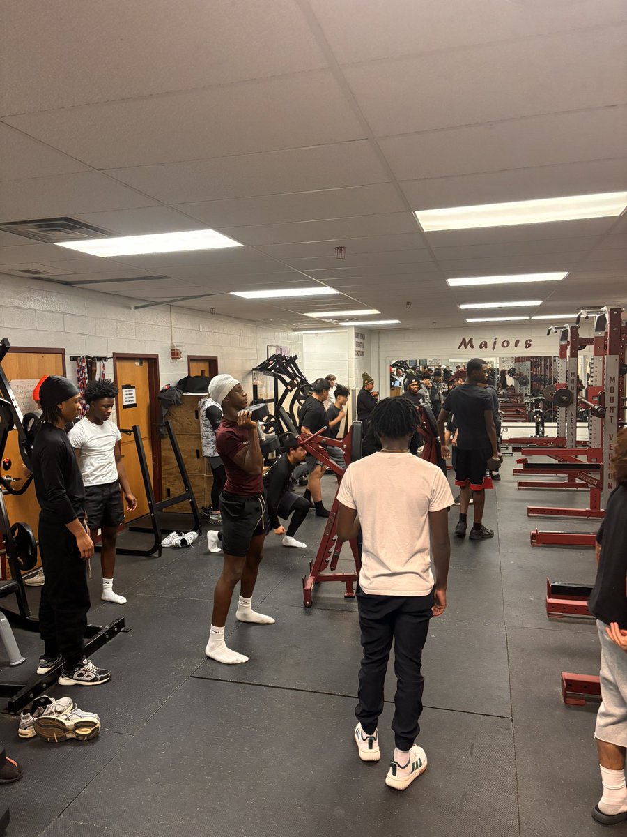 MVMajorFootball's tweet image. Shoutout to our guys coming in and getting after it on day 1… Doing what it takes to get 1% better everyday 🛣️🖤‼️‼️