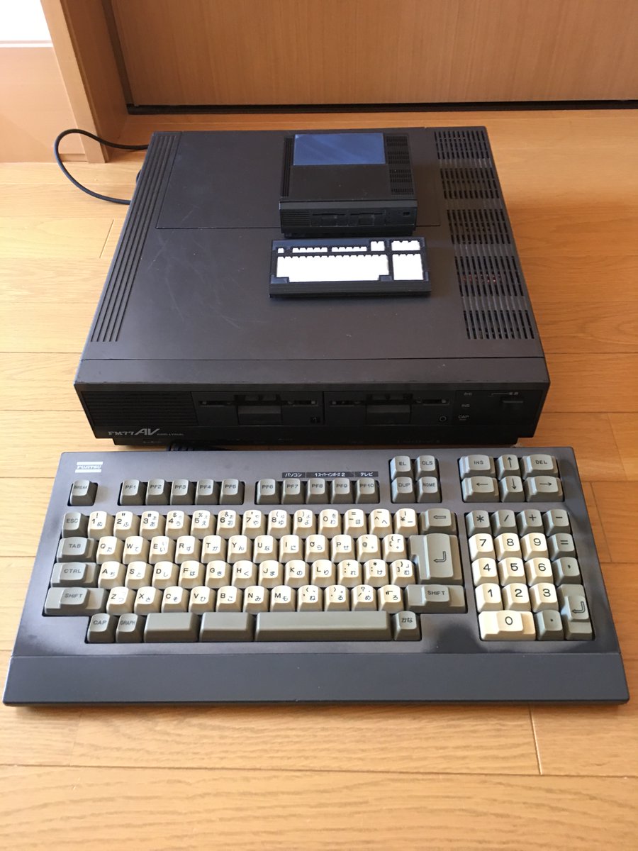 キーボードの上部パーツの再印刷が終わったので、最後にFM77AVと一緒に